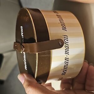 Antique neiman Marcus mini hat box